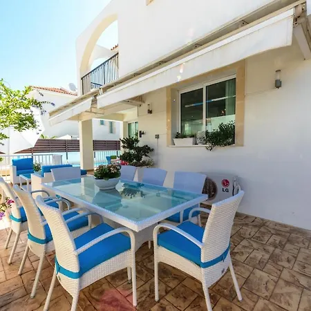 Villa La #1