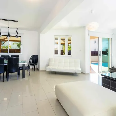 Villa La #1 *